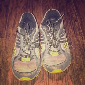 Boys saucony shoes